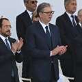 Predsednik Vučić u prvom redu na vojnoj paradi u Parizu! Velika čast za Srbiju! Dočekala ga prva dama Brižit Makron, na…