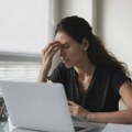 Demencija kod mlađih je drugačija: Rani simptomi mogu se primetiti u 30-im i 40-im
