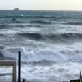 Užas u sutomoru: Državljanka Moldavije (27) udavila se u moru, njeni prijatelji jedva izvučeni na obalu (video)