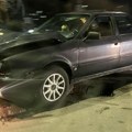 Mladići od 16 i 19 godina hitno prevezeni u bolnicu: Detalji nesreće u Čačku, sudarila se 2 auta, jedan se zabio u banderu…
