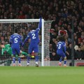 Arsenal protiv Čelsija ubedljiviji nego ikad: Petrović na „Emiratima“ izvadio pet lopti iz mreže, kao Borota na…