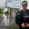 (Видео) Роквић пешачи по пљуску и олуји: Певача невреме не зауставља у мисији, око њега сиви облаци и пустош
