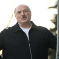 Lukašenko pokazao kako se cepaju drva /video/