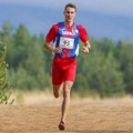 Mladi atletičar trči stambeni maraton