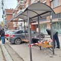 Provera bezbednosti svih autobuskih nadstrešnica u Nišu jer su sa jedne skinuti šrafovi