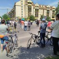 Novosađani odali poštu žrtvama iz Malog Orašja i Dubone (FOTO I VIDEO)