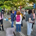 Jedanaest dana blokade suda: Nakon dojave o mogućem dolasku "ćacija", Novosađani došli u većem broju