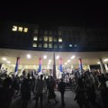 „Pustite Tomića“: Građani blokirali saobraćaj ispred Palate Srbije, gde je zadržan student Fizičkog fakulteta, koga policija…