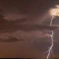 Rhmz upozorava - na snazi je NARANDžASTI meteo alarm Grmljavina, pljuskovi, grad i jak vetar a nakon toga čeka nas ekstremna…