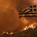 Buknuo ogroman požaru Grčkoj; Vatra se proširila na šumu; Stanovnici dobili poruku upozorenja