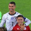 (VIDEO) Dečak se rasplakao jer je upoznao svog idola