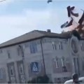 Jezive scene u harkovu: Ruski dron se zabio u fakultet, eksplozija raznela zgradu! (video)