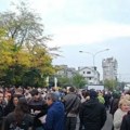 „Видимо се поново, Драгане“: Почео протест испред Информера
