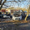 Gore automobili! Dramatično u Sremskoj Mitrovici: Vatra progutala pet vozila, policija sada ispituje jednu stvar