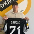 Nebojša Grujić potpisao profesionalni ugovor sa Čukaričkim