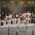 Studenti predali listu Republičkoj izbornoj komisiji: Građani ih dočekali sa povicima "pobeda, pobeda"