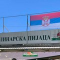 FOTO: Zastava Srbije istaknuta na novosadskim pijacama povodom državnog praznika