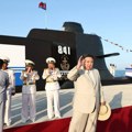 Kim Džong Un predstavio nuklearnu podmornicu: Zašto analitičari veruju da je u pitanju staro plovilo?