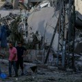 Izrael i Palestinci: Porodice ostaju na severu Gaze dok se Izrael priprema za kopnenu operaciju