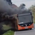 Gori autobus u Beogradu: Linija gradskog prevoza se zapalila, iz nje kulja gust crni dim! (video)