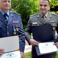 Dvojici pripadnika Vojske Srbije odlikovanja SAD; Titolo:Retka čast za strane vojnike