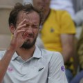 Novi šokantan poraz Medvedeva! Rus ispao u četvrtfinalu turnira na kom je bio prvi nosilac