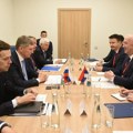 Sastanak ministra Nenada Popovića i Maksima Rešetnjikova na Peterburškom međunarodnom ekonomskom forumu