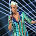 Tijana Dapčević pozirala u kupaćem: Fotografijama sa plaže pokazala zavidnu figuru FOTO