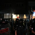 MUP: Identifikovano 15 učesnika protesta u Zemunu kada su oštećene prostorije SNS