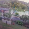 (Video) Jedni su pali a drugi ostali da vise grčevito se boreći za život Pogledajte dramatičan trenutak kada je pukla žičara…
