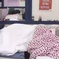 Mina Vrbaški i Asmin završili ispod jorgan planine! Ne mare što ih svi gledaju, pokrili glave, Mina se smeška, a Durdžić je…