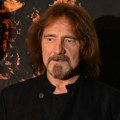 Geezer Butler prodaje glave bas pojačala koje je koristio na oproštajnom koncertu Black Sabbath