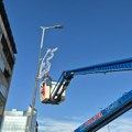 Kragujevac: Počelo postavljanje novogodišnje rasvete