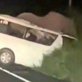 Poginula tri poreznika! Vozilo naletelo na slona u Ugandi! (video)