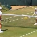 Novak Đoković se za Janika Sinera sprema uz najveću podršku, sin Stefan već oduševio Engleze svojim tenisom