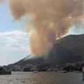 Požari na crnogorskoj obali – Bijela i Baošići bez struje i vode, avioni gase vatru