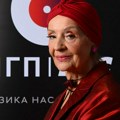 Lepa Lukić objavila 524. pesmu: Novi duet "Ružo bela" donosi emotivan povratak na scenu, poslu[ajte
