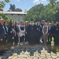 Prosveta srpskog naroda započeta je u srpskim manastirima: Patrijarh sa stipendistima u Pećkoj Patrijaršiji
