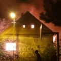 Izbio požar u vladimirovcu, cela kuća u plamenu: Snimljen strašan prizor, vatrogasci se bore sa vatrenom stihijom (video)