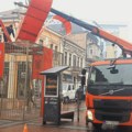 Postavljanje novogodišnje dekoracije u Jadranskoj i u Obrenovićevoj ulici