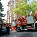 Požar na Bežanijskoj kosi: Gori stan u potkrovlju zgrade (VIDEO)