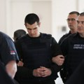 Incident u sudnici po uvođenju Uroša Blažića, policija ga izvela, roditeljima žrtava pozlilo
