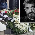 Sahranjen Milorad Milinković u Aleji: Jecaj odzvanjao Novim grobljem, ćerka se ne odvaja od majke