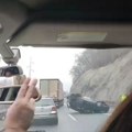 (Foto, video) auto se prevrnuo i završio na krovu! Težak udes na putu za Zlatibor, delovi vozila svuda po putu