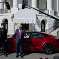 Donald Trump kupio Tesla Model S za 80.000 dolara, Tesla beleži pad prodaje (VIDEO)