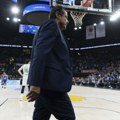 Ataman napustio teren pre kraja utakmice, iznervirali ga navijači Efesa (video)