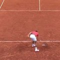Đoković pobesneo u Ženevi: Izgubio brejk, slomio reket, Italijan ga gledao u neverici!