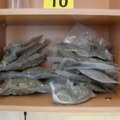 Kuhinja puna droge,"štekali" je i u frižideru, u visećoj automat: Pronađena "fabrika" za proizvodnju narkotika