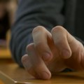 Da li znate zašto kucamo u drvo? Ljudi misle da je sujeverje, a iza toga se krije nešto mnogo dublje!