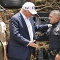 ''То је ужасна ствар": Трамп обишао места које су разориле поплаве у Тексасу (ФОТО)